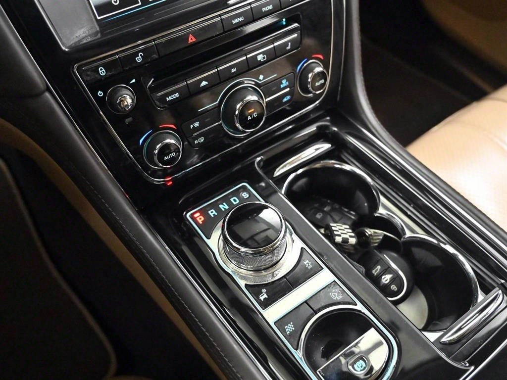 재규어 XJ XJ (X351) 3.0 SC 프리미엄 럭셔리 LWB 이미지 8