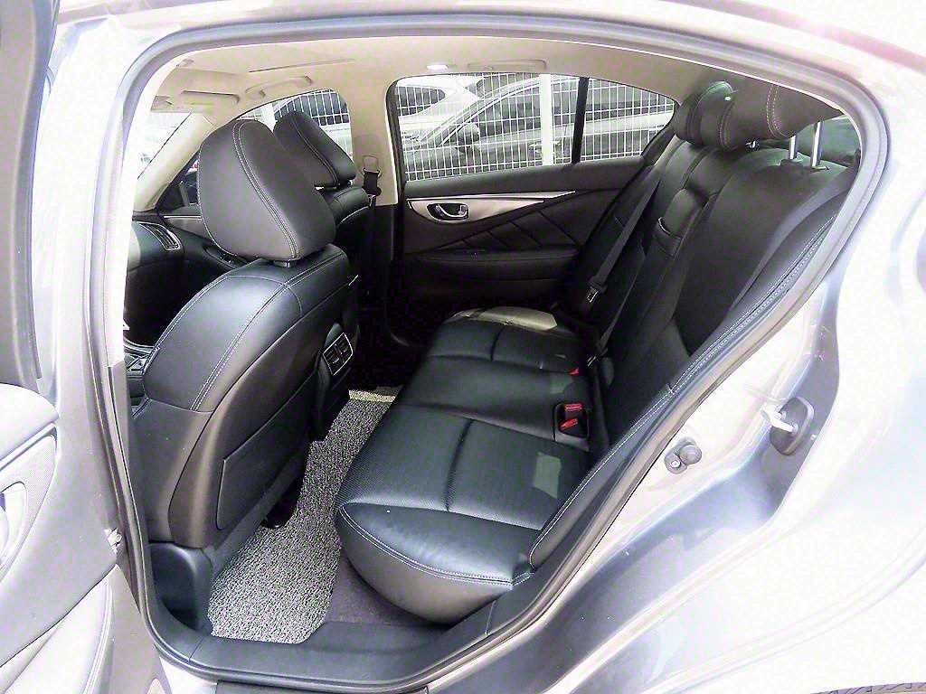 인피니티 Q Q50 3.5 하이브리드 에센스 이미지 6