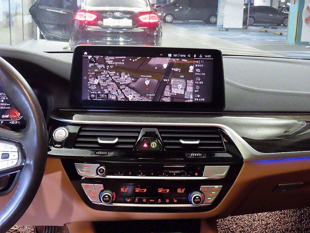 BMW 5시리즈 5시리즈 (G30) 520i 럭셔리 이미지 11