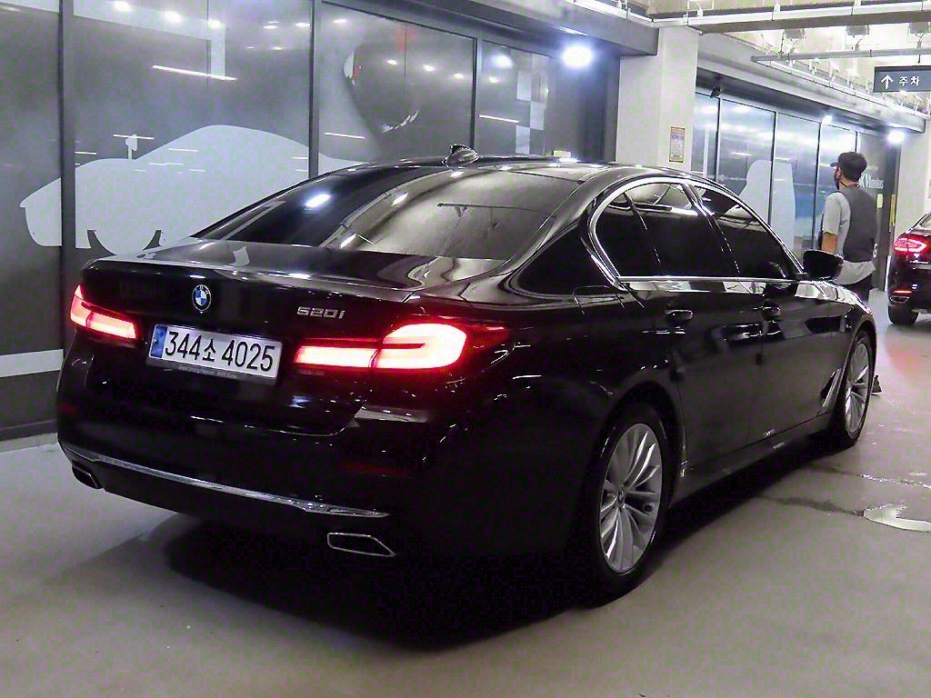 BMW 5시리즈 5시리즈 (G30) 520i 럭셔리 이미지 4