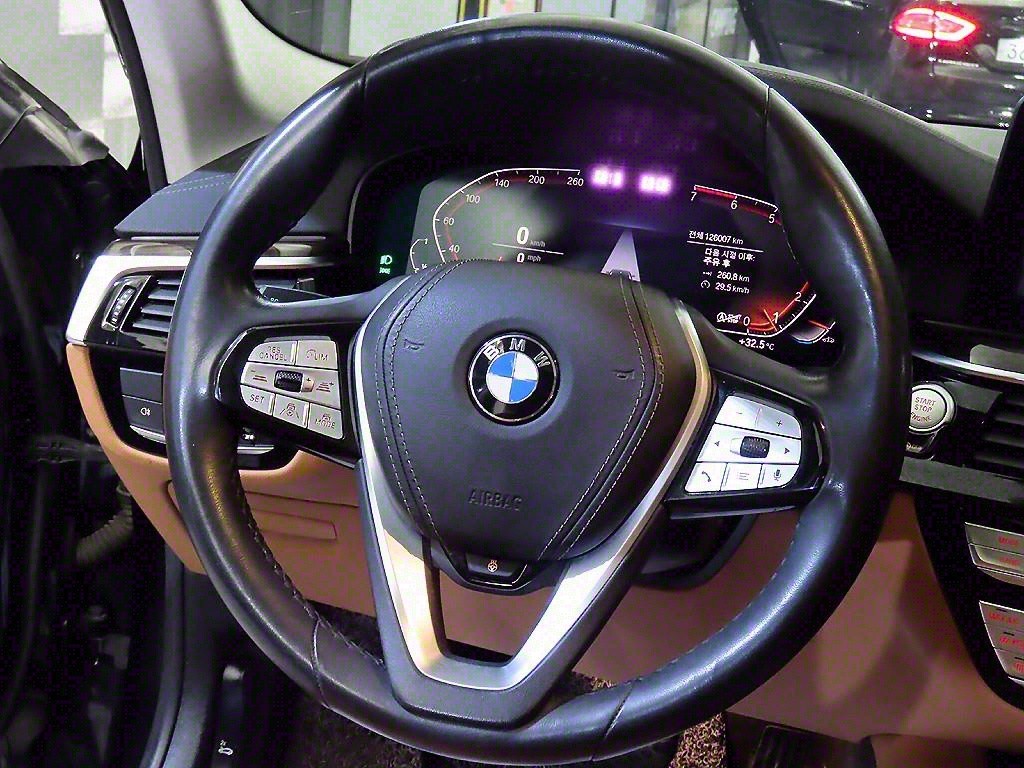 BMW 5시리즈 5시리즈 (G30) 520i 럭셔리 이미지 8