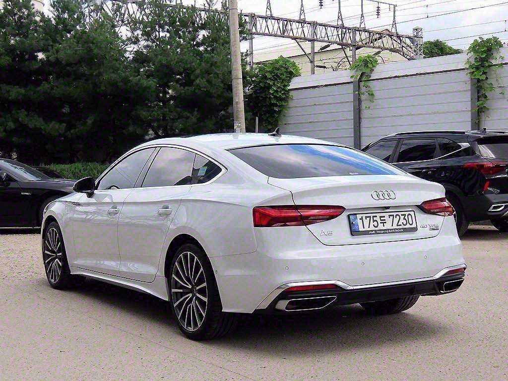 아우디 A5 A5 (F5) 40 TFSI 콰트로 프리미엄 스포트백 이미지 3