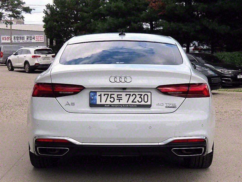 아우디 A5 A5 (F5) 40 TFSI 콰트로 프리미엄 스포트백 이미지 4