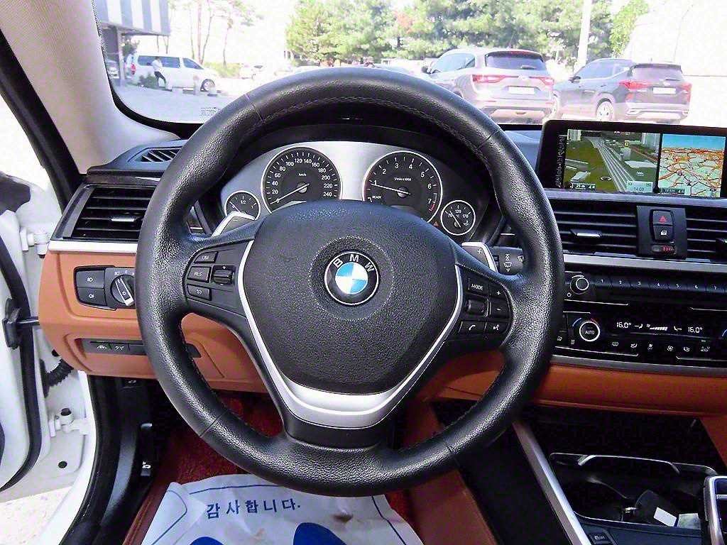 BMW 4시리즈 4시리즈 (F32) 420i 그란쿠페 럭셔리 이미지 8