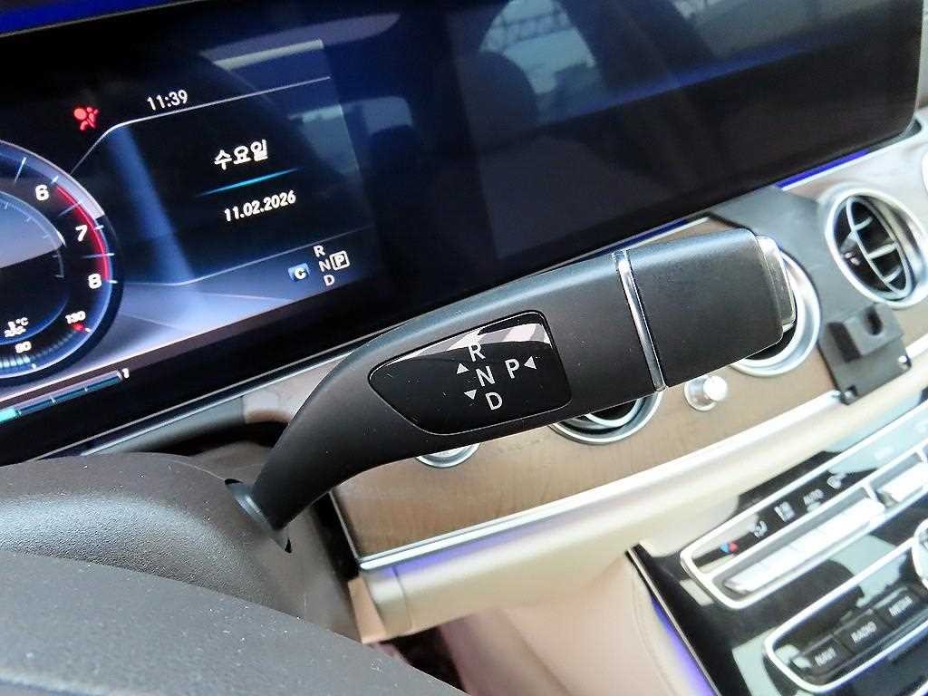 벤츠 E 클래스 E-클래스 W213 E300 4MATIC 아방가르드 이미지 11