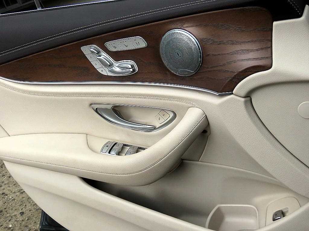 벤츠 E 클래스 E-클래스 W213 E300 4MATIC 아방가르드 이미지 12