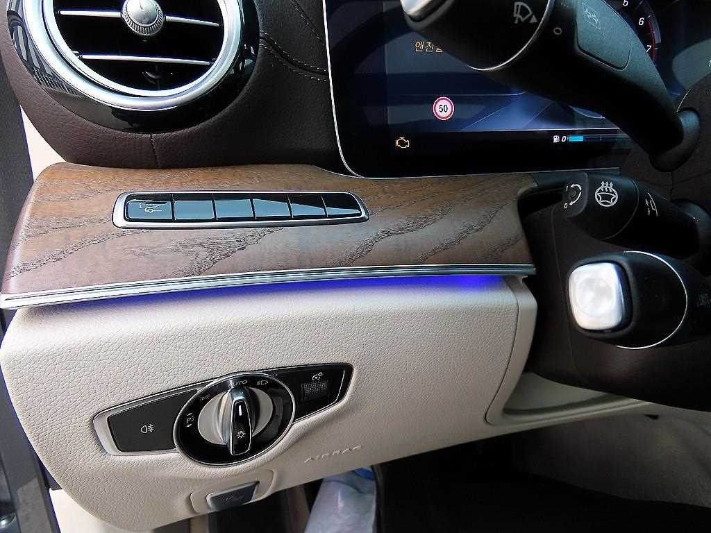 벤츠 E 클래스 E-클래스 W213 E300 4MATIC 아방가르드 이미지 13