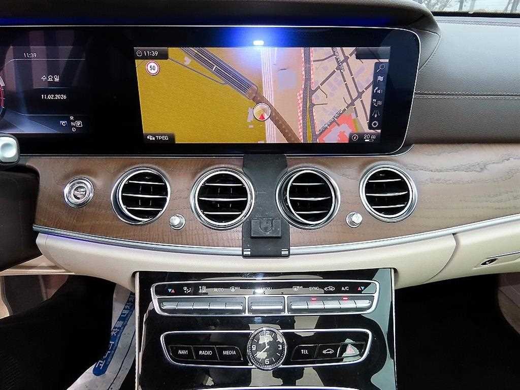 벤츠 E 클래스 E-클래스 W213 E300 4MATIC 아방가르드 이미지 15