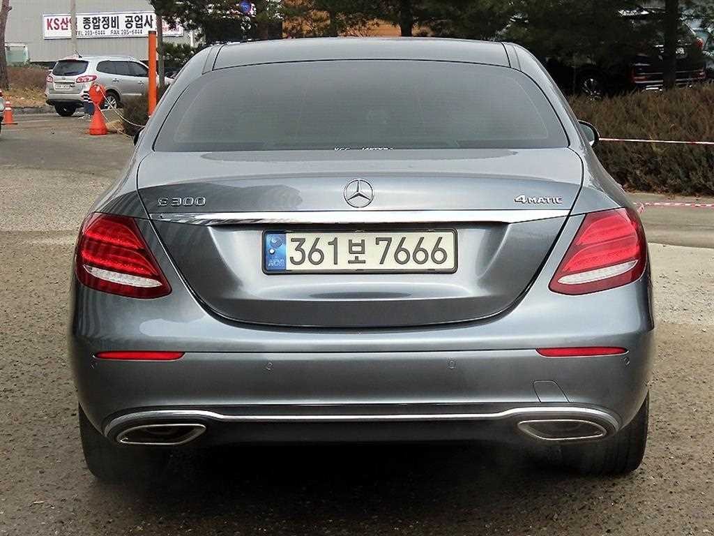 벤츠 E 클래스 E-클래스 W213 E300 4MATIC 아방가르드 이미지 4