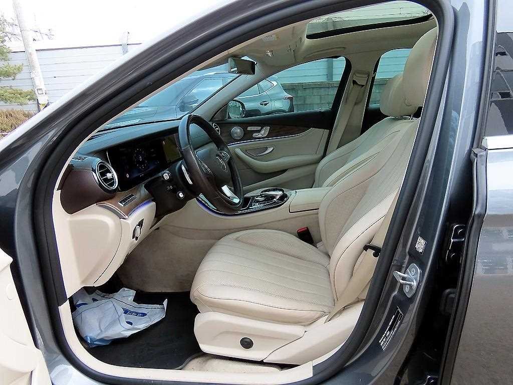 벤츠 E 클래스 E-클래스 W213 E300 4MATIC 아방가르드 이미지 5