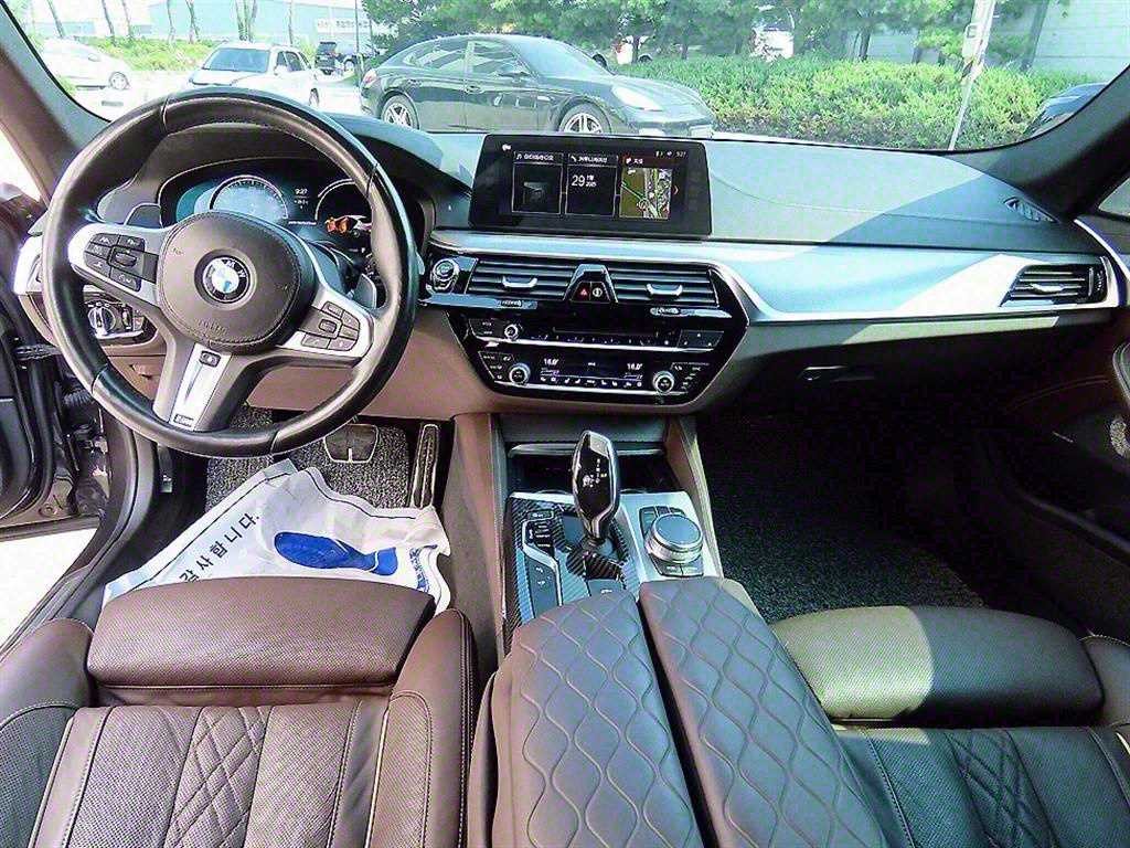 BMW 5시리즈 5시리즈 (G30) M550d xDrive 이미지 7