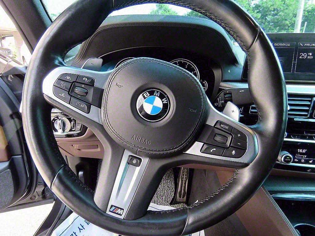 BMW 5시리즈 5시리즈 (G30) M550d xDrive 이미지 8