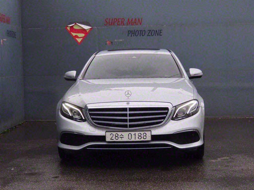 벤츠 E 클래스 E-클래스 W213 E220d 익스클루시브 이미지 2