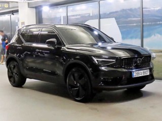 볼보 XC40 B4 AWD 플러스 브라이트