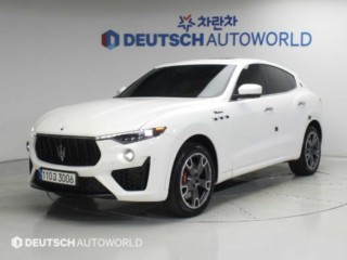 마세라티 르반떼 3.0 AWD 모데나