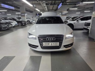 아우디 S8 4.0 TFSI 콰트로