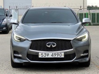 인피니티 Q Q30 2.0 프리미엄 시티 블랙