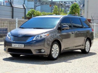 토요타 시에나 3.5 AWD