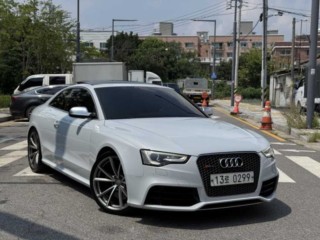 아우디 RS5 4.2 FSI 콰트로