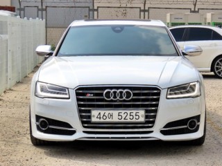아우디 S8 4.0 TFSI 콰트로