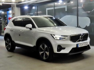 볼보 XC40 B4 AWD 얼티메이트 브라이트