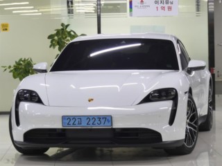 포르쉐 타이칸 베이스