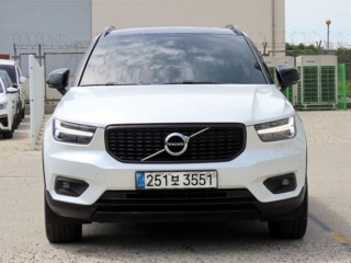 볼보 XC40 B4 AWD R-디자인