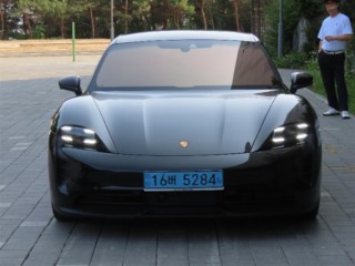 포르쉐 타이칸 GTS