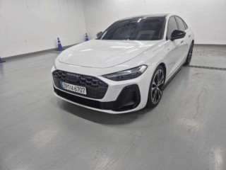 아우디 A5 A5 (B10) 40 TFSI 콰트로 S-라인 블랙 에디션