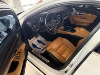 볼보 S90 T8 AWD 인스크립션