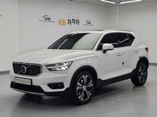 볼보 XC40 T4 4WD 모멘텀