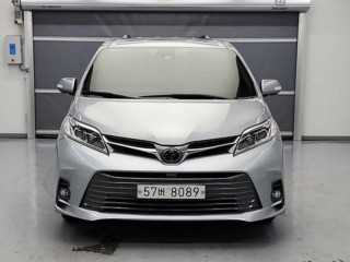 토요타 시에나 3.5 AWD