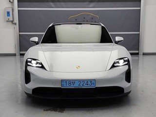 포르쉐 타이칸 GTS