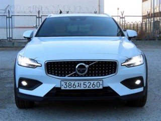 볼보 V60 V60 크로스 컨트리 2세대 2.0 T5 프로 AWD