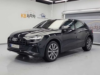 아우디 Q8 55 TFSI 콰트로 프리미엄