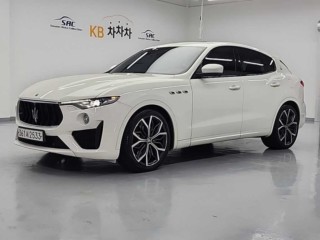 마세라티 르반떼 3.8 GTS AWD